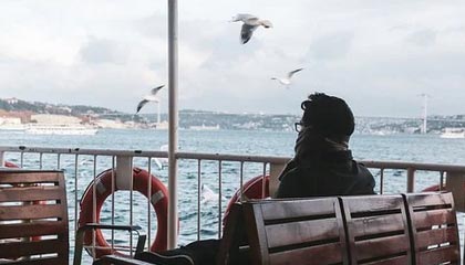 九游娱乐-曼联后防线三人缺阵调整成关键，曼联后卫线