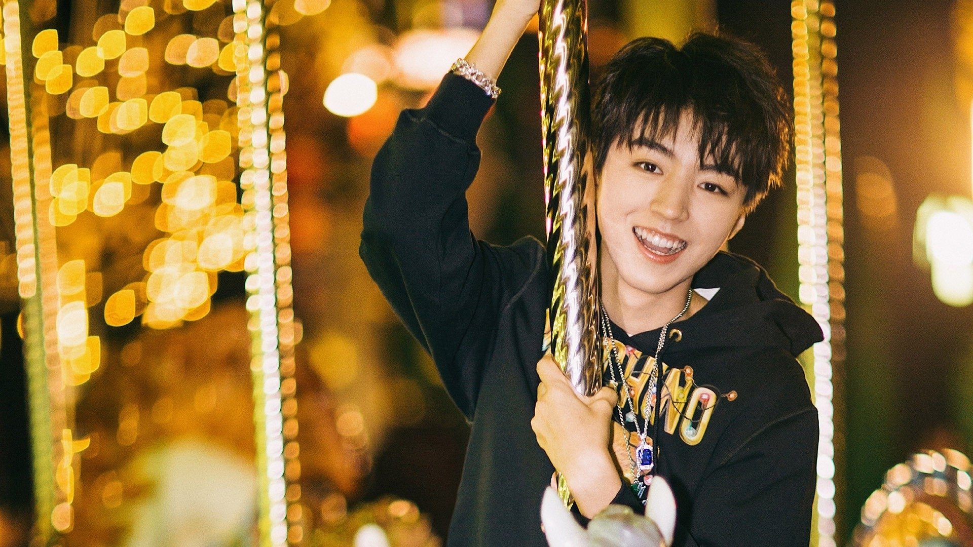 湖南郴州队全队奋勇杀入对手内线,勇夺胜利,郴州篮球联赛